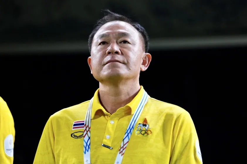 HLV U22 Thái Lan “tâm phục khẩu phục” tinh thần U22 Việt Nam: Một chung kết SEA Games 33 đổi chiều từ khoảnh khắc bản lĩnh 4 HLV U22 Thái Lan - Thawatchai